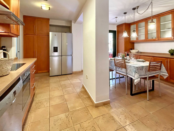 C. de los Cipreses cocina comedor diario