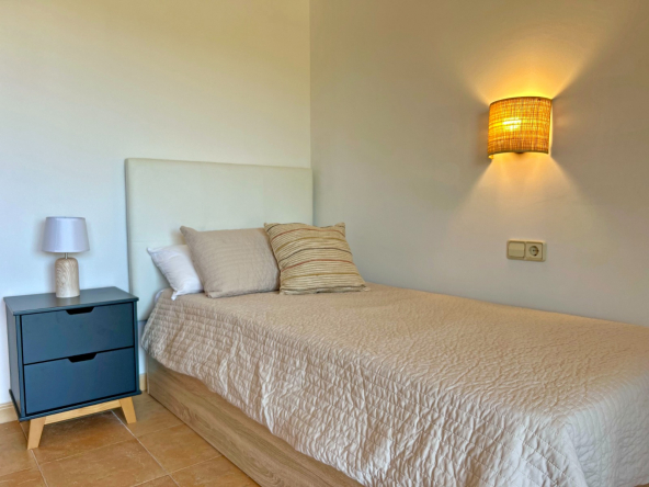 C. de los Cipreses habitación 2