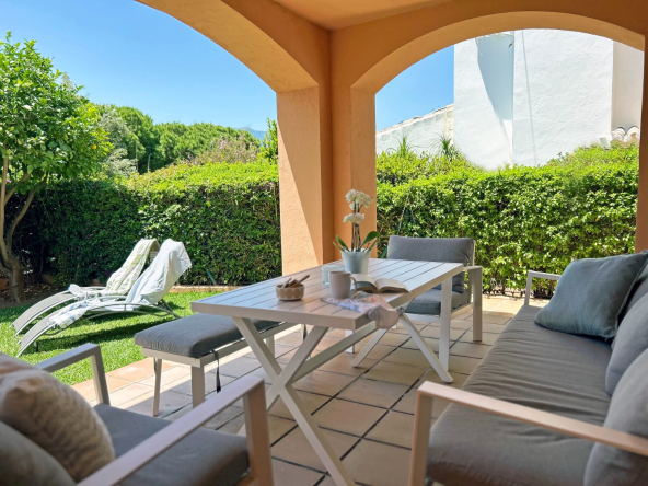 C. de los Cipreses jrdín delantero 2